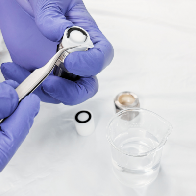 Place one thin, shiny polycarbonate membrane over the filter support and O-ring. Do not install the blue separator paper. 